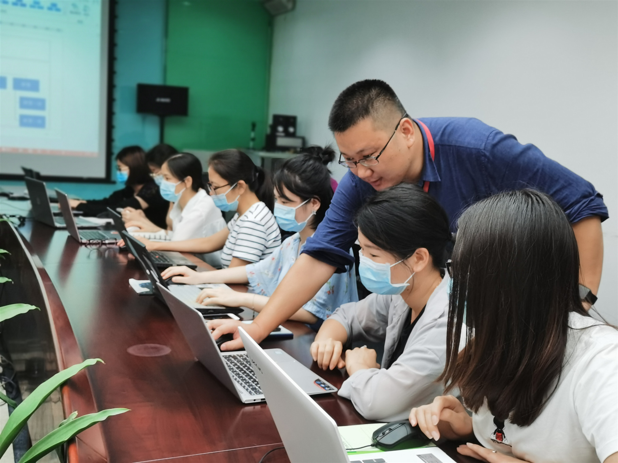 1598322814118813.jpg 走進(jìn)思維導(dǎo)圖 激發(fā)思維潛能_副本.jpg